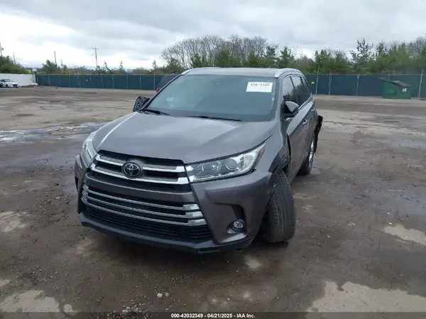 5TDDZRFH0KS964865 2019 TOYOTA HIGHLANDER - Image 2