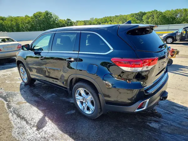 5TDDZRFH0KS968429 2019 TOYOTA HIGHLANDER - Image 2