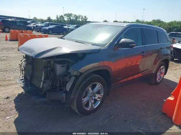 5TDDZRFH0KS989944 2019 TOYOTA HIGHLANDER - Image 2