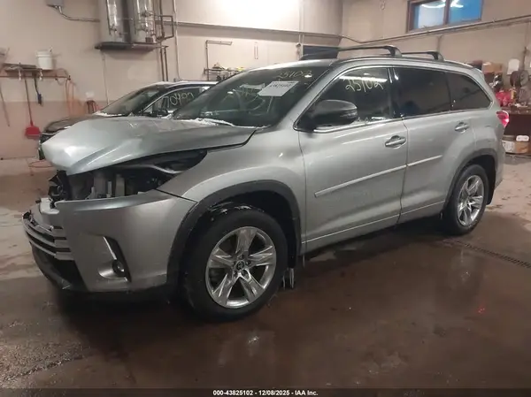 5TDDZRFH0KS990897 2019 TOYOTA HIGHLANDER - Image 2
