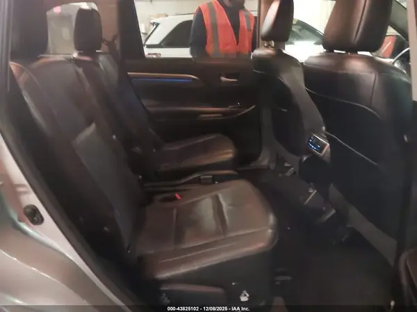 5TDDZRFH0KS990897 2019 TOYOTA HIGHLANDER - Image 8