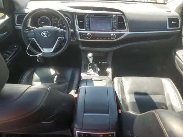 5TDDZRFH1HS357320 2017 TOYOTA HIGHLANDER - Image 8