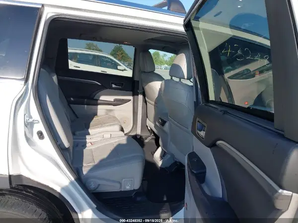 5TDDZRFH1HS375302 2017 TOYOTA HIGHLANDER - Image 8