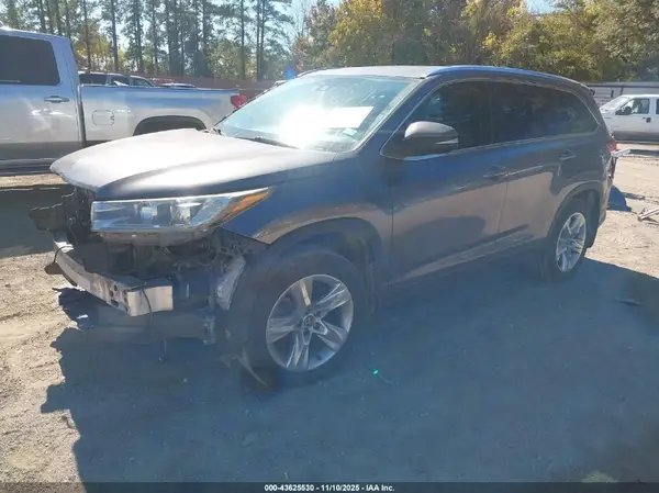5TDDZRFH1HS401963 2017 TOYOTA HIGHLANDER - Image 2