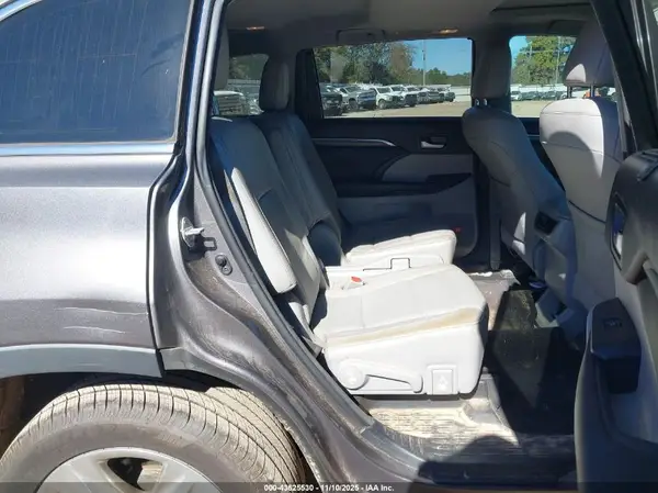 5TDDZRFH1HS401963 2017 TOYOTA HIGHLANDER - Image 8