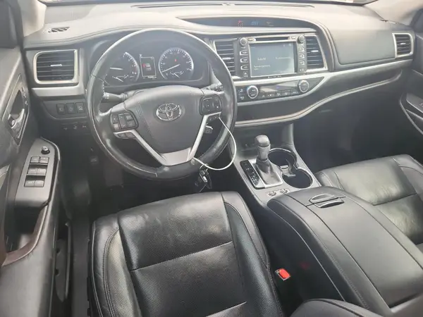 5TDDZRFH1HS417502 2017 TOYOTA HIGHLANDER - Image 8