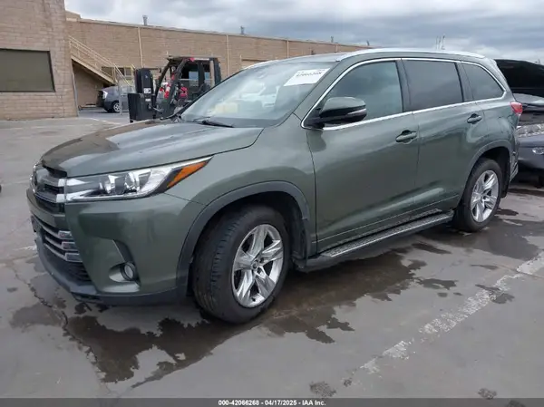 5TDDZRFH1HS453691 2017 TOYOTA HIGHLANDER - Image 2
