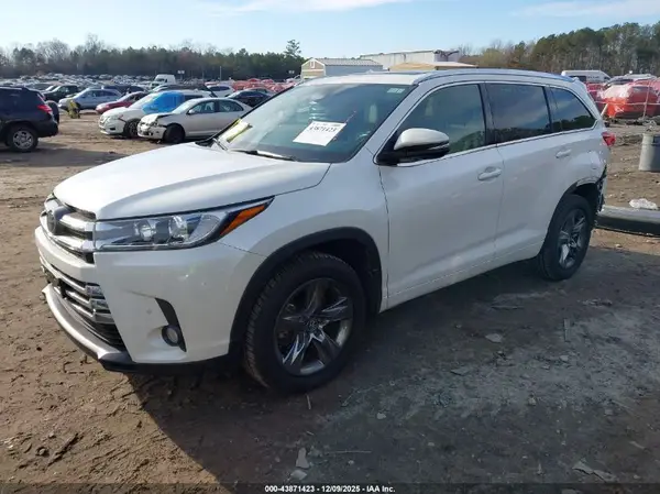 5TDDZRFH1JS493517 2018 TOYOTA HIGHLANDER - Image 2