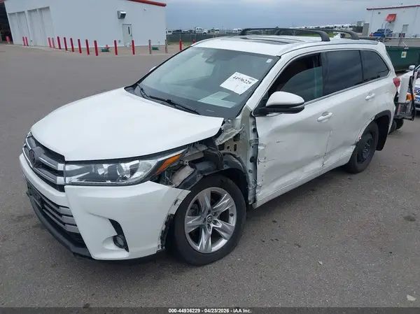5TDDZRFH1JS800250 2018 TOYOTA HIGHLANDER - Image 2
