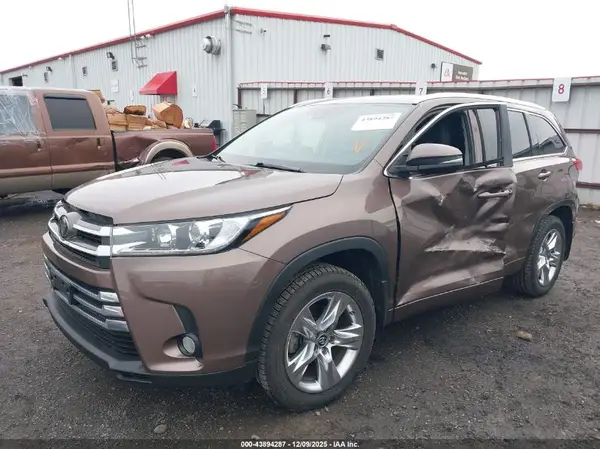 5TDDZRFH1JS815525 2018 TOYOTA HIGHLANDER - Image 2