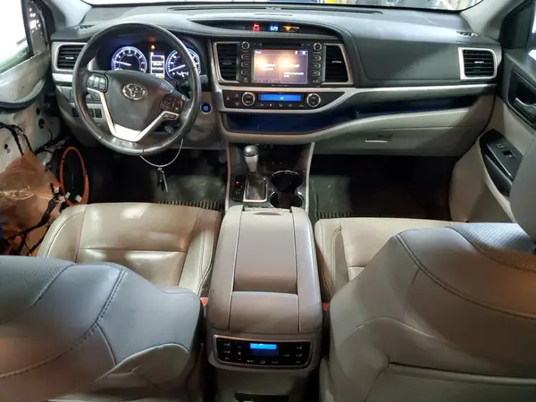 5TDDZRFH1JS818134 2018 TOYOTA HIGHLANDER - Image 8