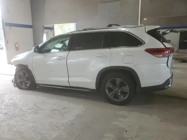 5TDDZRFH1JS821535 2018 TOYOTA HIGHLANDER - Image 2