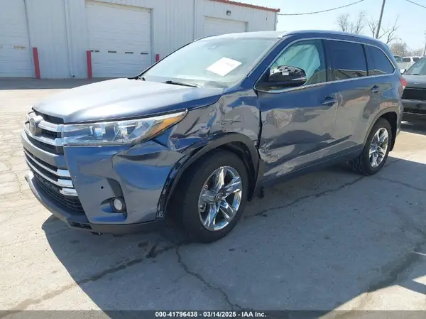 5TDDZRFH1JS828615 2018 TOYOTA HIGHLANDER - Image 2