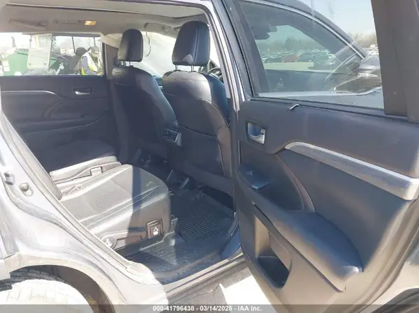 5TDDZRFH1JS828615 2018 TOYOTA HIGHLANDER - Image 8