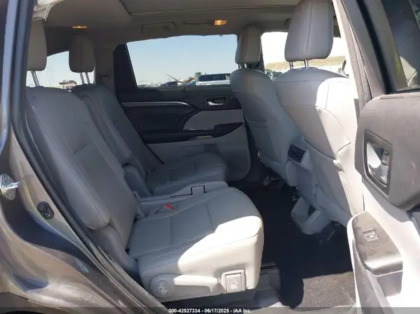 5TDDZRFH1JS851022 2018 TOYOTA HIGHLANDER - Image 8