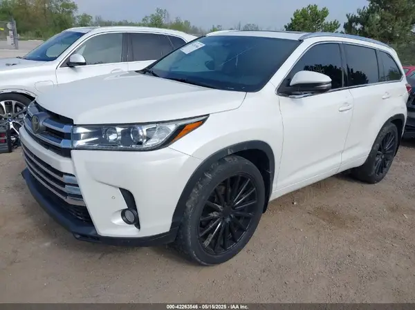 5TDDZRFH1JS860254 2018 TOYOTA HIGHLANDER - Image 2