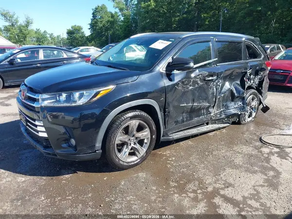 5TDDZRFH1JS871223 2018 TOYOTA HIGHLANDER - Image 2