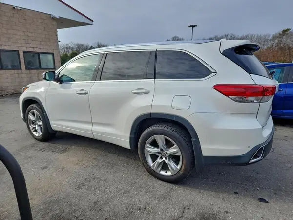 5TDDZRFH1JS872176 2018 TOYOTA HIGHLANDER - Image 2