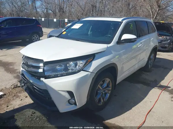 5TDDZRFH1JS882223 2018 TOYOTA HIGHLANDER - Image 2