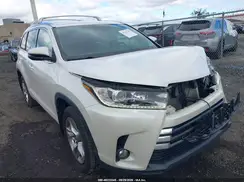 5TDDZRFH1JS884697 2018 TOYOTA HIGHLANDER