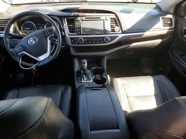 5TDDZRFH1JS907928 2018 TOYOTA HIGHLANDER - Image 8
