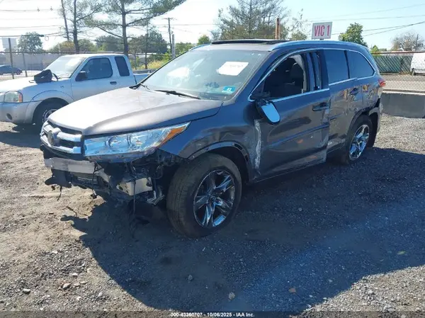 5TDDZRFH1JS915219 2018 TOYOTA HIGHLANDER - Image 2