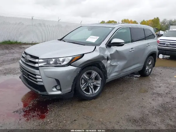 5TDDZRFH1KS702319 2019 TOYOTA HIGHLANDER - Image 2