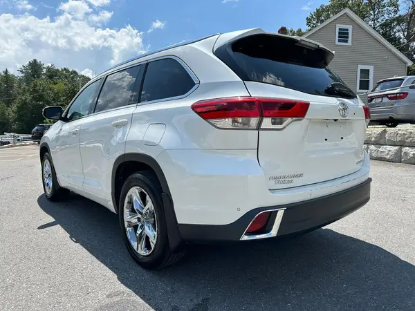 5TDDZRFH1KS717631 2019 TOYOTA HIGHLANDER - Image 2