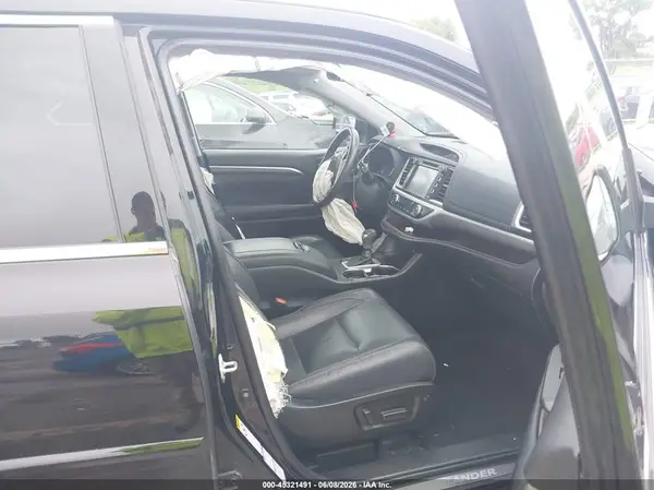 2019 TOYOTA HIGHLANDER IAAI lot 45321491 auction photo 5