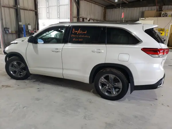5TDDZRFH1KS729004 2019 TOYOTA HIGHLANDER - Image 2
