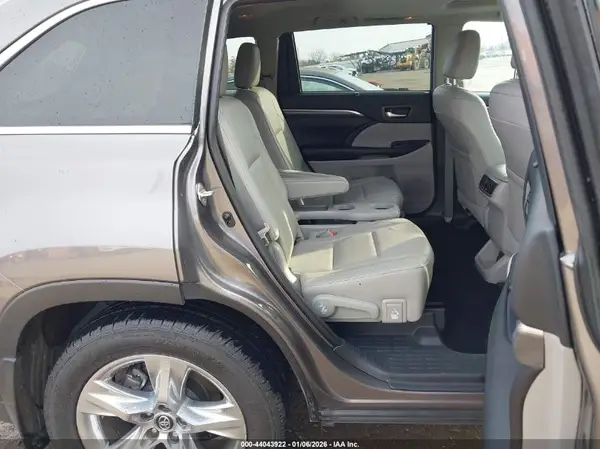 5TDDZRFH1KS736146 2019 TOYOTA HIGHLANDER - Image 8