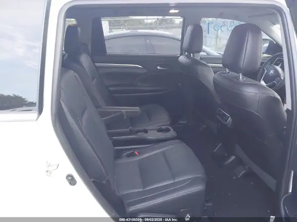 5TDDZRFH1KS739578 2019 TOYOTA HIGHLANDER - Image 8