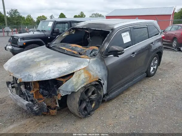 5TDDZRFH1KS739922 2019 TOYOTA HIGHLANDER - Image 2