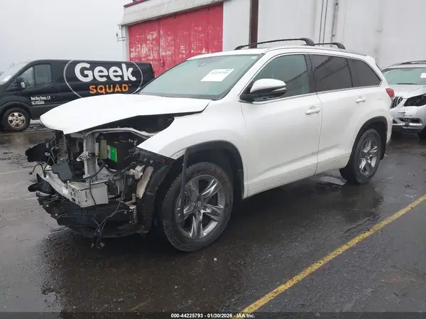 5TDDZRFH1KS917019 2019 TOYOTA HIGHLANDER - Image 2