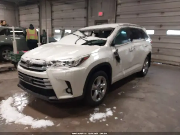 5TDDZRFH1KS936394 2019 TOYOTA HIGHLANDER - Image 2