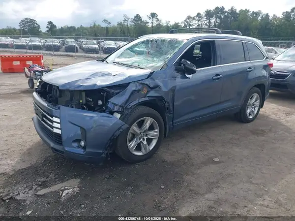 5TDDZRFH1KS941613 2019 TOYOTA HIGHLANDER - Image 2