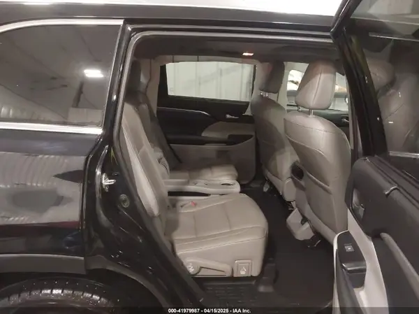 5TDDZRFH1KS953891 2019 TOYOTA HIGHLANDER - Image 8