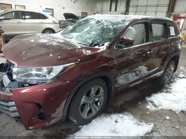 5TDDZRFH1KS970996 2019 TOYOTA HIGHLANDER - Image 2