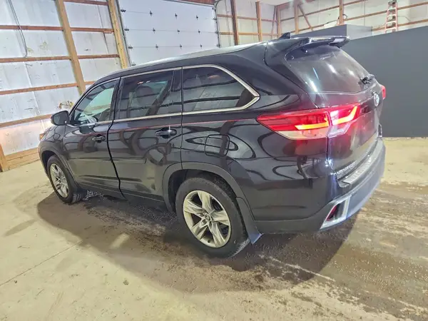 5TDDZRFH1KS985174 2019 TOYOTA HIGHLANDER - Image 2