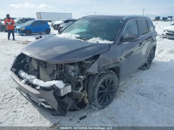 5TDDZRFH1KS994229 2019 TOYOTA HIGHLANDER - Image 2