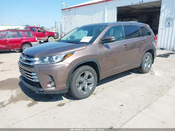 5TDDZRFH2HS367211 2017 TOYOTA HIGHLANDER - Image 2