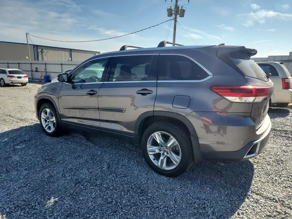 5TDDZRFH2HS404029 2017 TOYOTA HIGHLANDER - Image 2