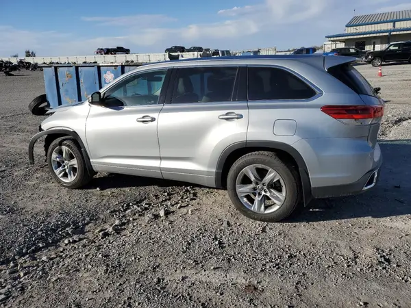 5TDDZRFH2HS412390 2017 TOYOTA HIGHLANDER - Image 2