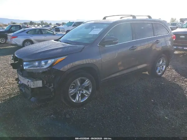 5TDDZRFH2HS422546 2017 TOYOTA HIGHLANDER - Image 2