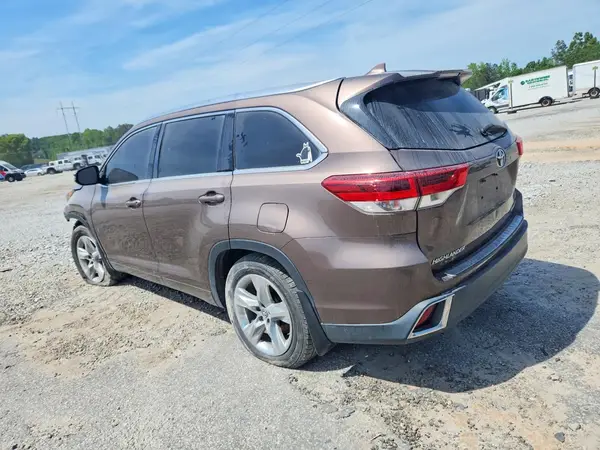 5TDDZRFH2HS434034 2017 TOYOTA HIGHLANDER - Image 2