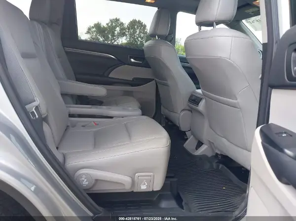 5TDDZRFH2HS443476 2017 TOYOTA HIGHLANDER - Image 8