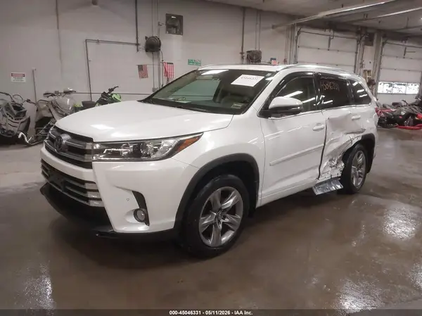 5TDDZRFH2HS443509 2017 TOYOTA HIGHLANDER - Image 2