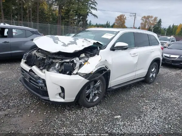 5TDDZRFH2JS485071 2018 TOYOTA HIGHLANDER - Image 2