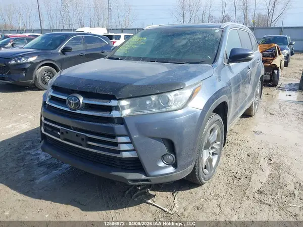 5TDDZRFH2JS486768 2018 TOYOTA HIGHLANDER - Image 2