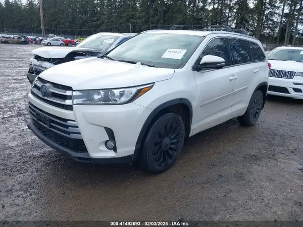 5TDDZRFH2JS804338 2018 TOYOTA HIGHLANDER - Image 2